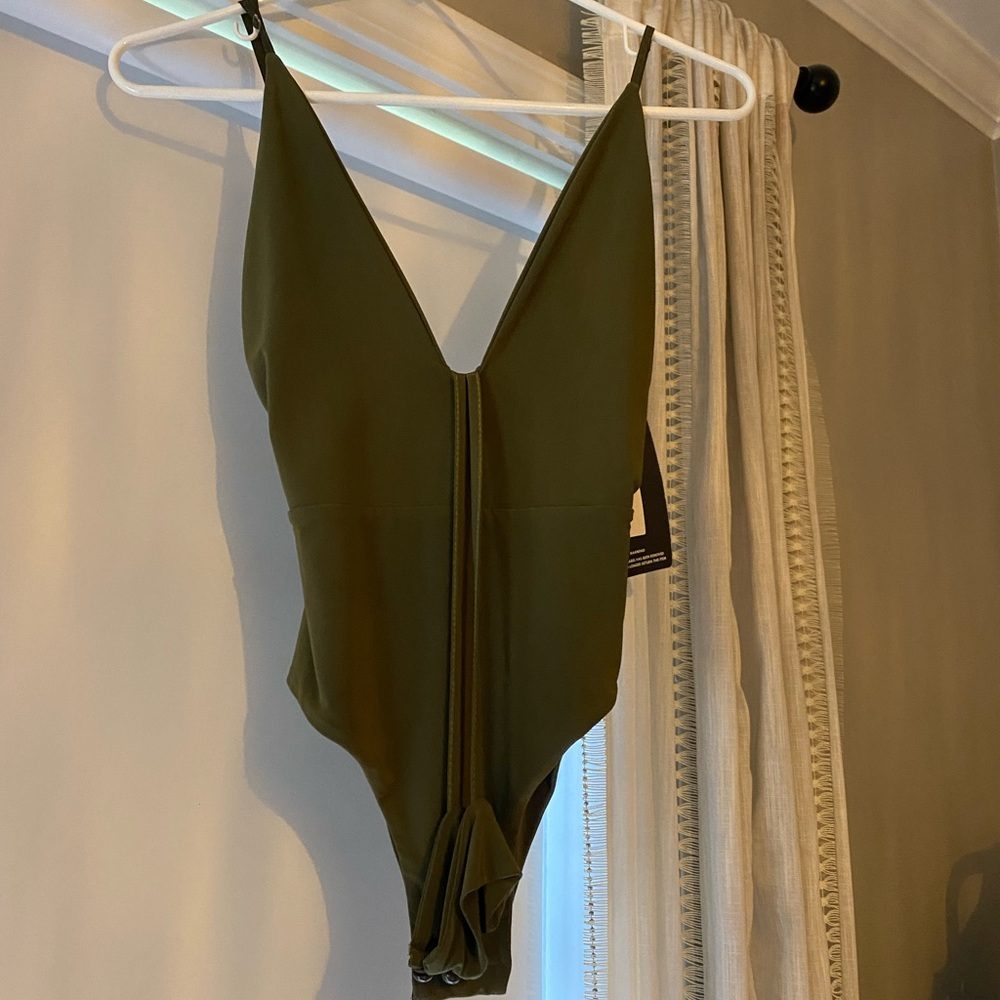 One piece from pretty little things